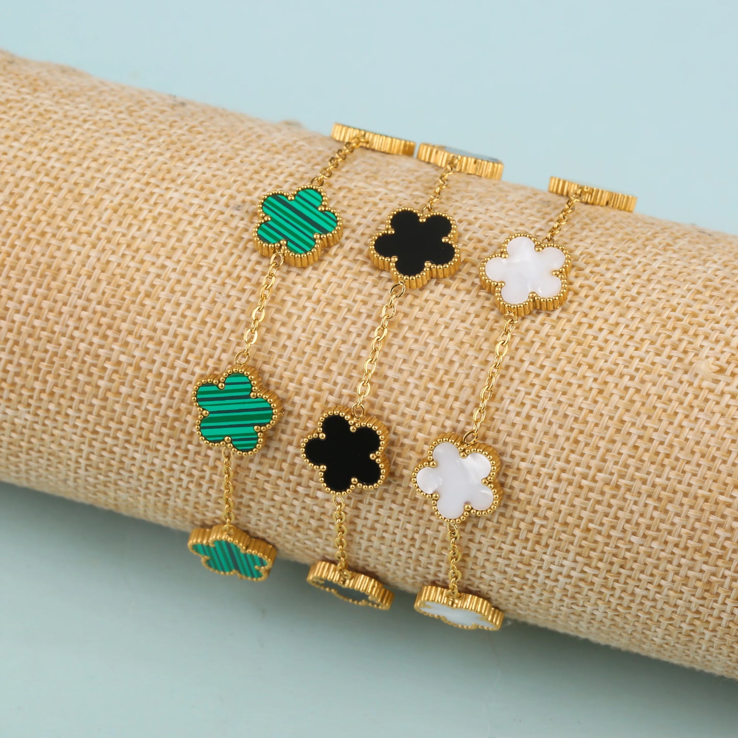 GLAM JEWEL Luxury Bracelet with 5 Gold-Plated Petals
